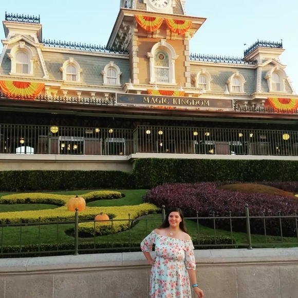 Meet your Posher, Katie - Picture 2 of 4